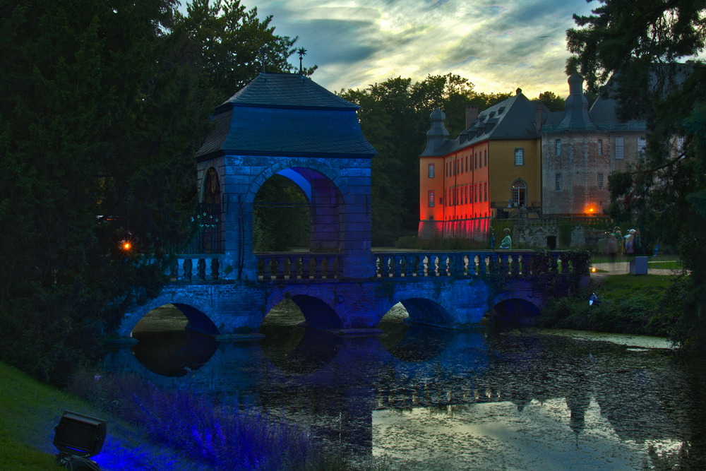 Hochzeitsbrücke mit Schloß