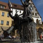 Hochzeitsbrunnen und Rathaus