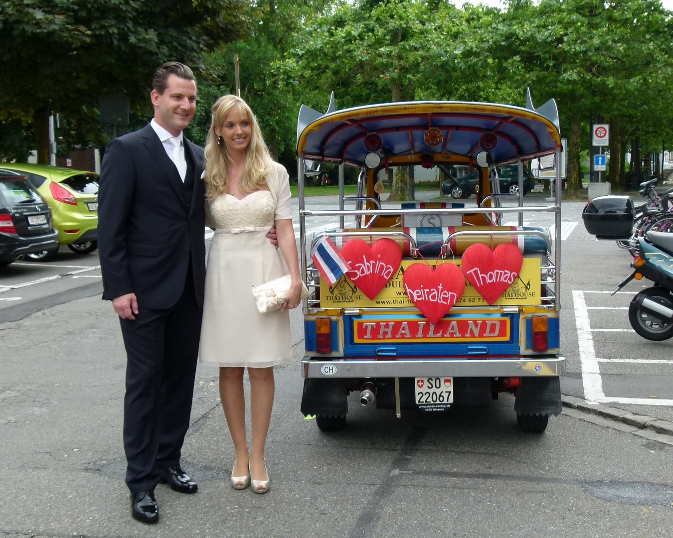 Hochzeitsfahrt mit dem Tuk-Tuk Taxi zum Standesamt