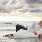 Hochzeitsfoto am Strand  - Trash the dress