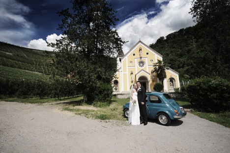 Hochzeitsfoto München vor Kapelle