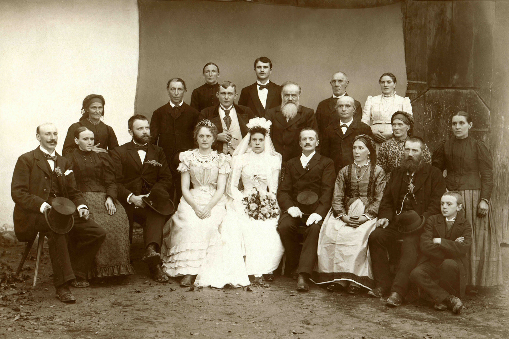 Hochzeitsfoto von 1898 – gab es eine Sitzordnung?