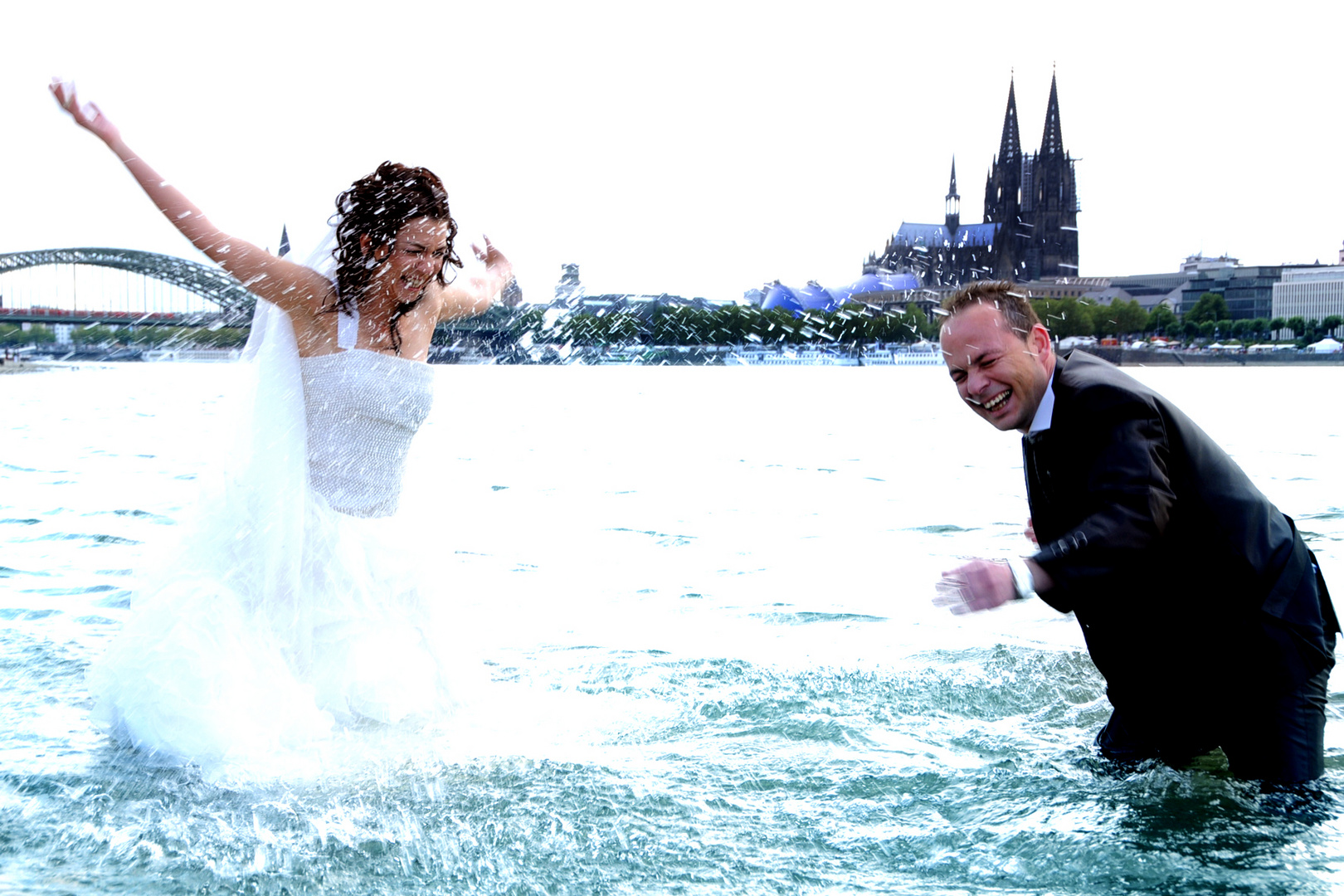 Hochzeitsfotos im Wasser