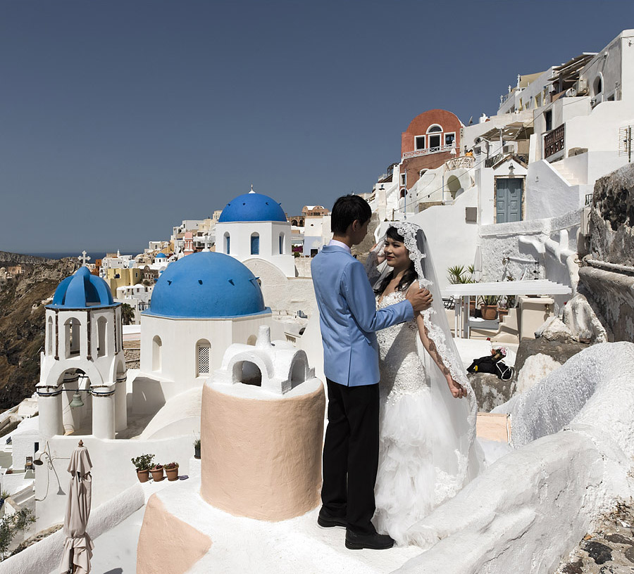 Hochzeitspaar auf Santorin Griechenland