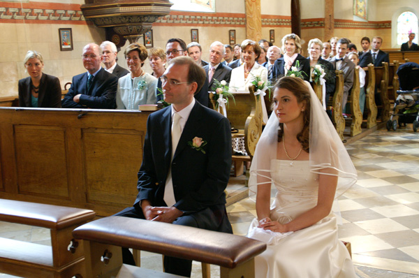 Hochzeitspaar in Kirche