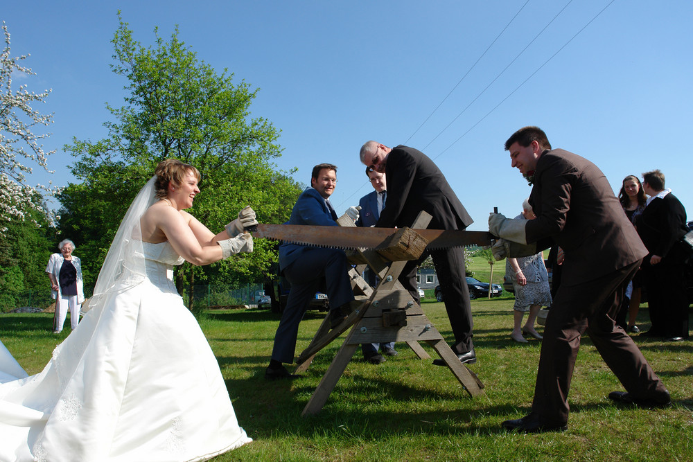 Hochzeitssägen nach der Kirche