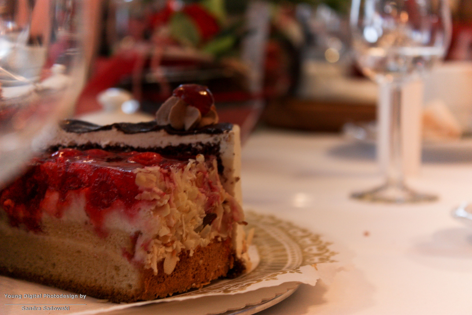 Hochzeitstafel- Die letzten Stück Torte