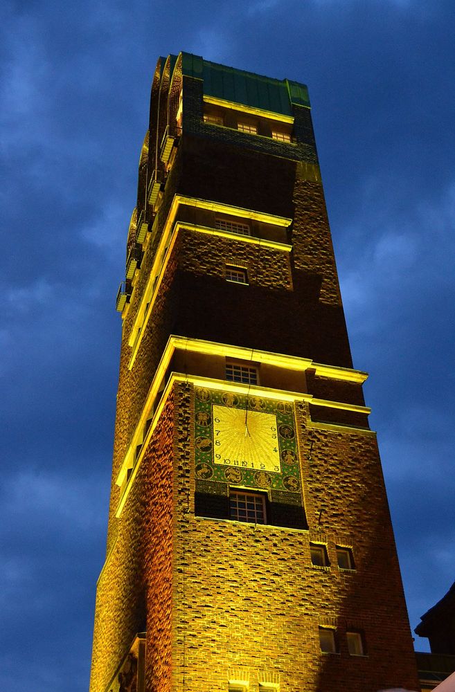 Hochzeitsturm auf der Mathildenhöhe in Darmstadt - Jugendstil = eine "goldene" Epoche von FarbFreiRaum 