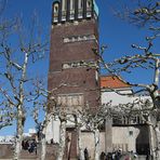 Hochzeitsturm und Platanenschatten