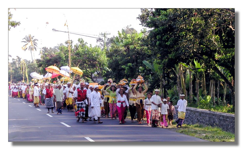 Hochzeitsumzug auf Bali