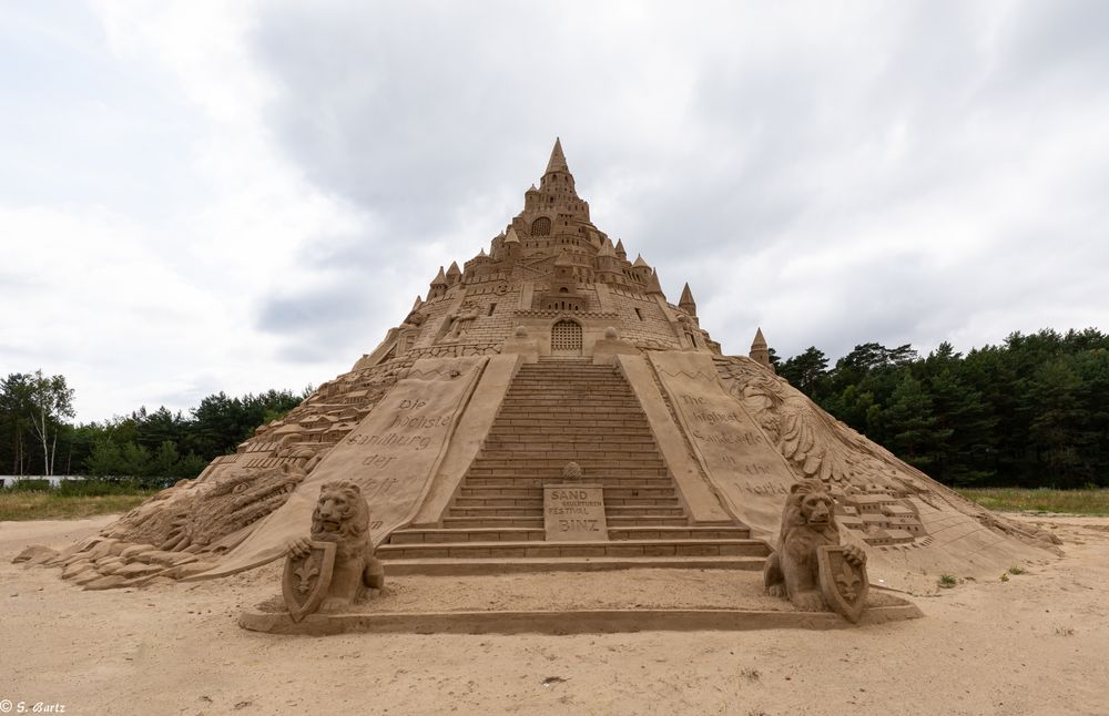 Höchste Sandburg der Welt _ Sand-Skulpturen-Festival Binz 2019