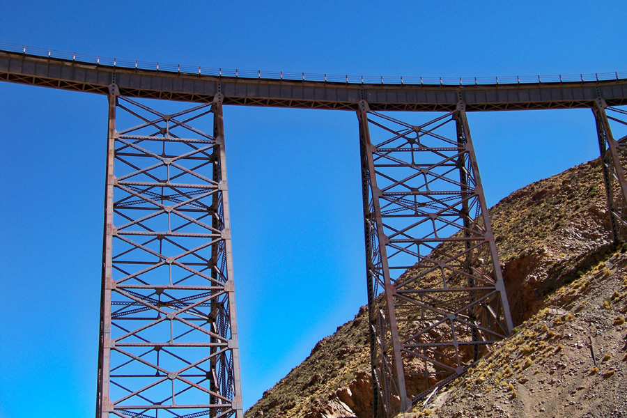 Höchster Eisenbahn-Viadukt in 4200 m Höhe / Nord-Argentinien