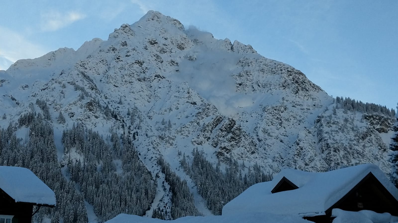 Höfle19 Lawinen mehrere Sprengungen am Berg Widderstein 