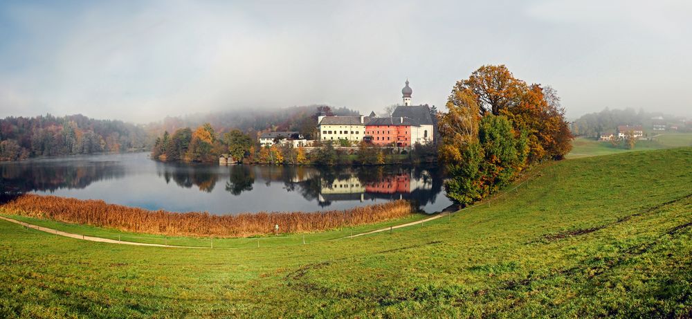 Höglwörth im Herbst - Panorama