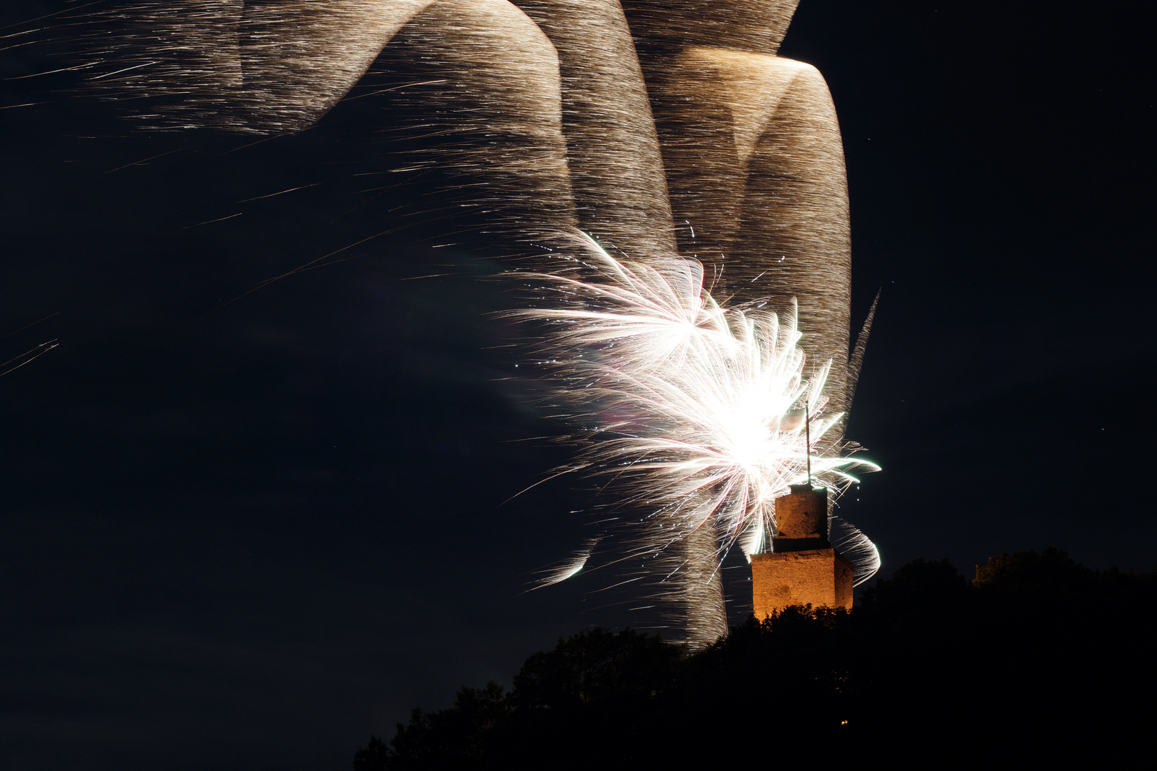 Höhenfeuerwerk auf der Burg: Königstein-Falkenstein