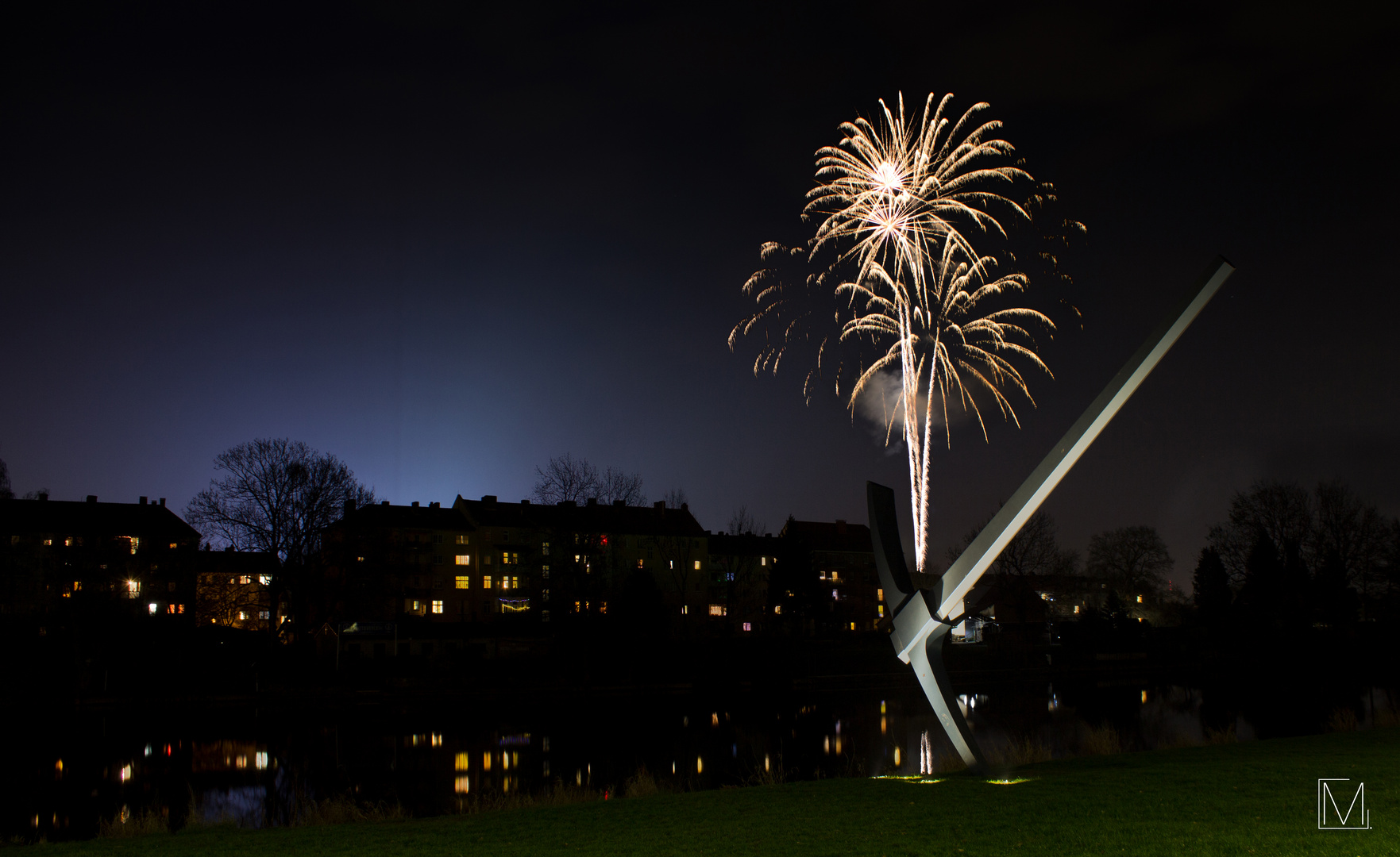 Höhenfeuerwerk hinter der Spitzhacke (gelb)