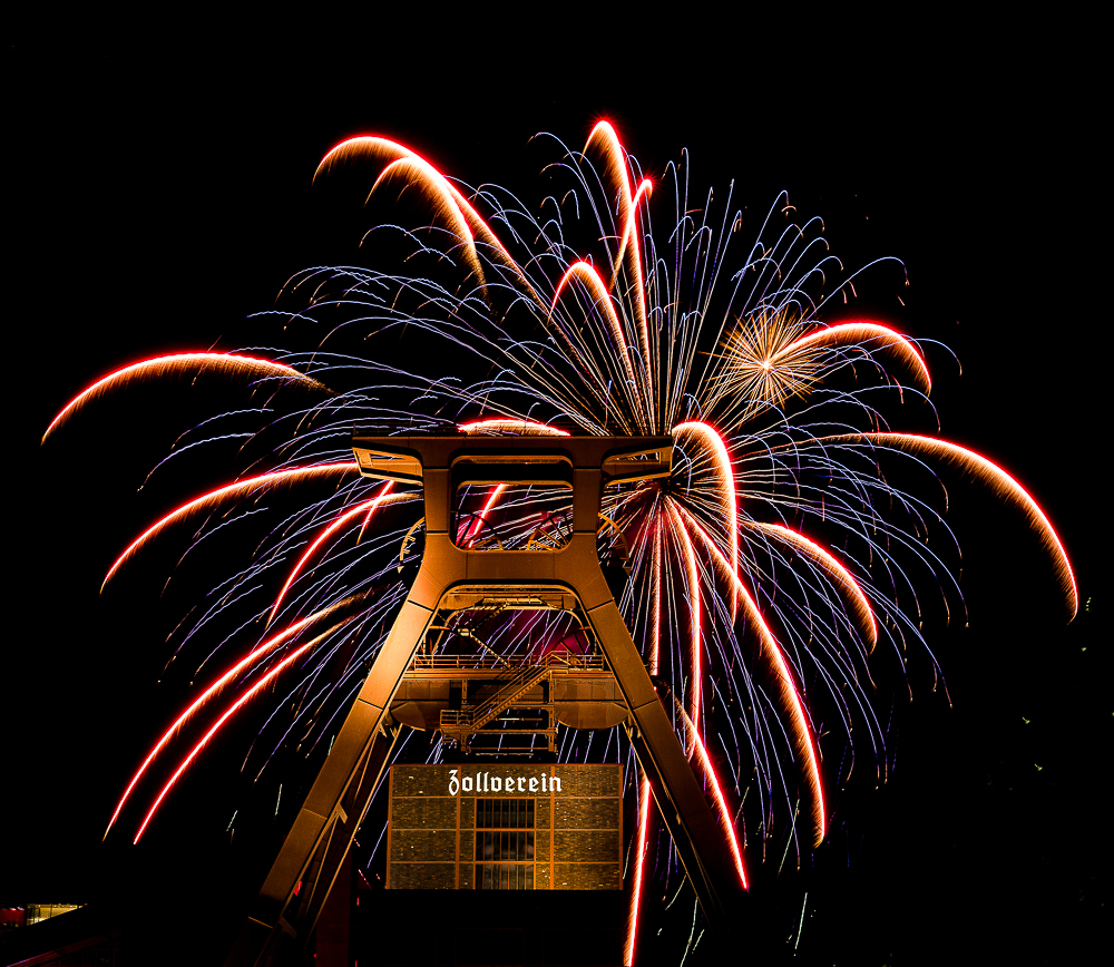 "Höhenfeuerwerk über der Zeche Zollverein"