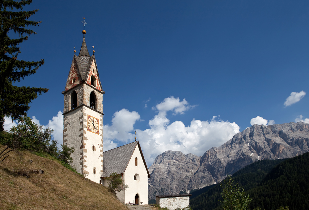 Höhenkirchlein St.Barbara bei Wengen in Südtirol