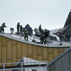 Höhenretter und Feuerwehr zusammen am Dach der Philharmonie.