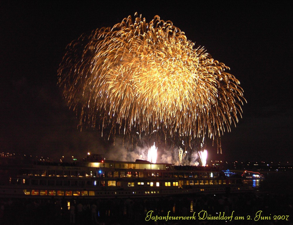 Höhepunkt der Japanfeuerwerks 2007 in Düsseldorf