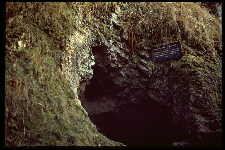 Höhle am Großen Hermannstein