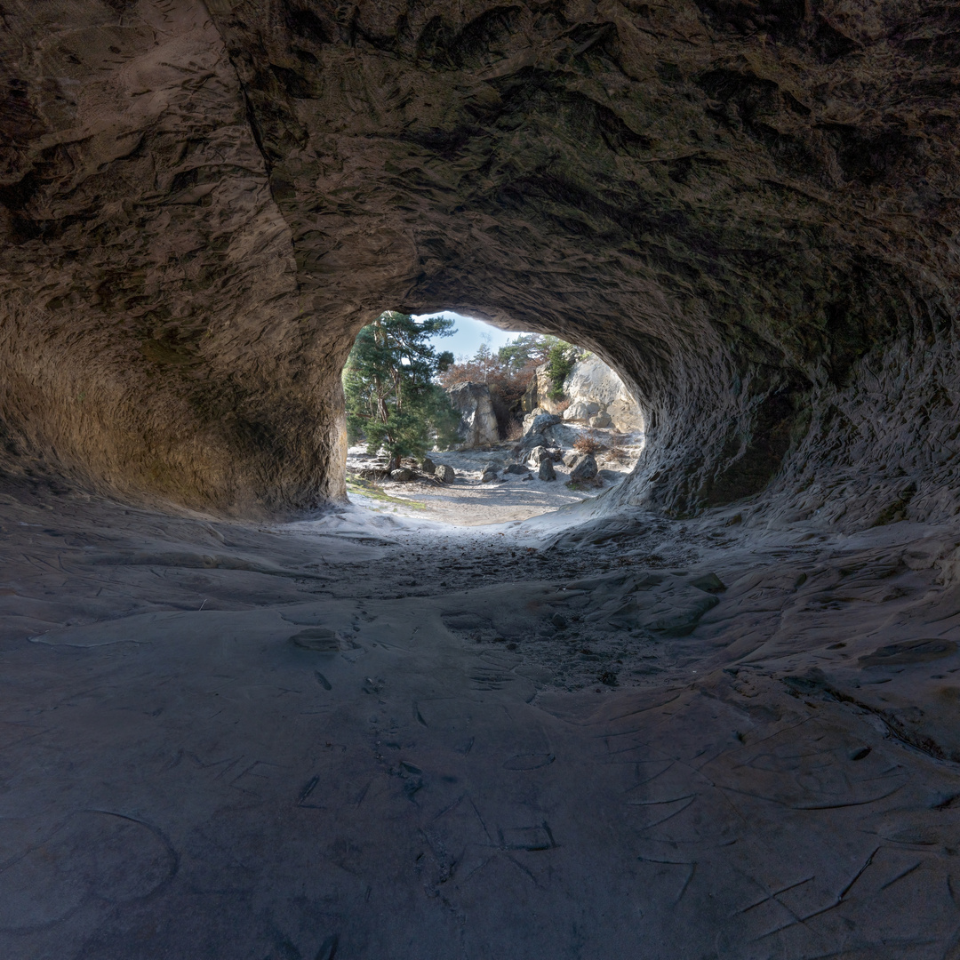 Höhle beim Hamburger Wappen