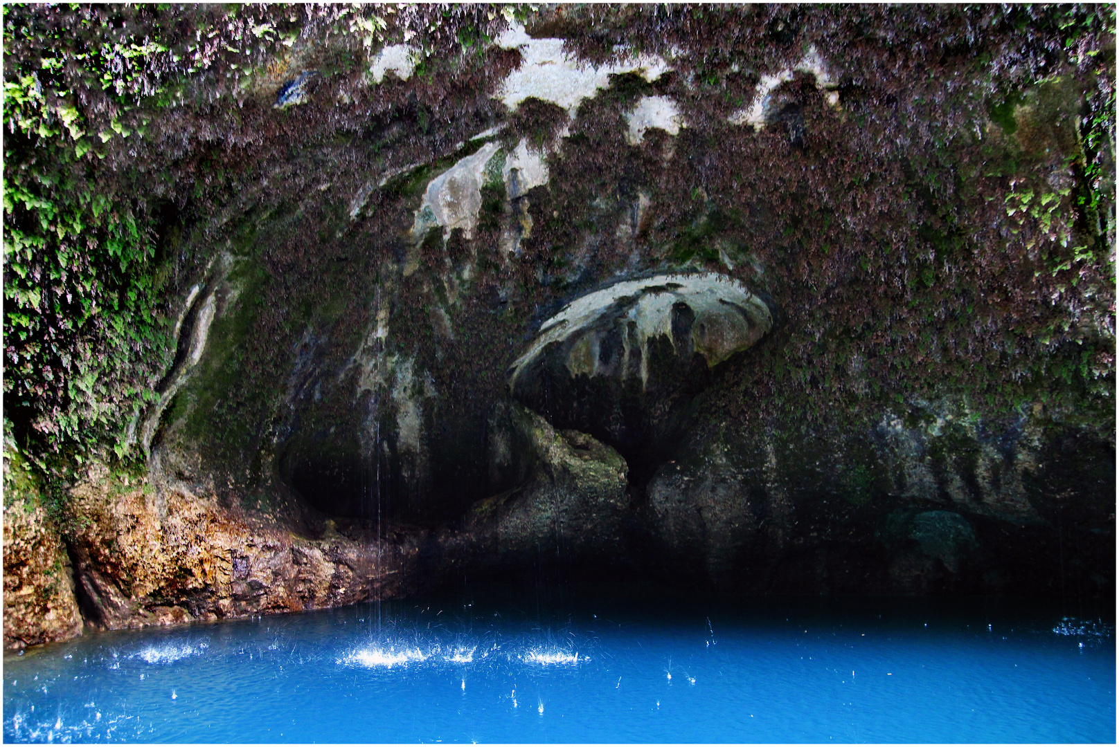  Höhle im Blau 