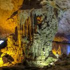 Höhle in der Halong Bucht