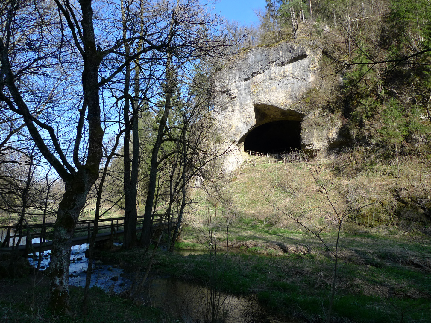 Höhleneingang im Ahorntal, Franken