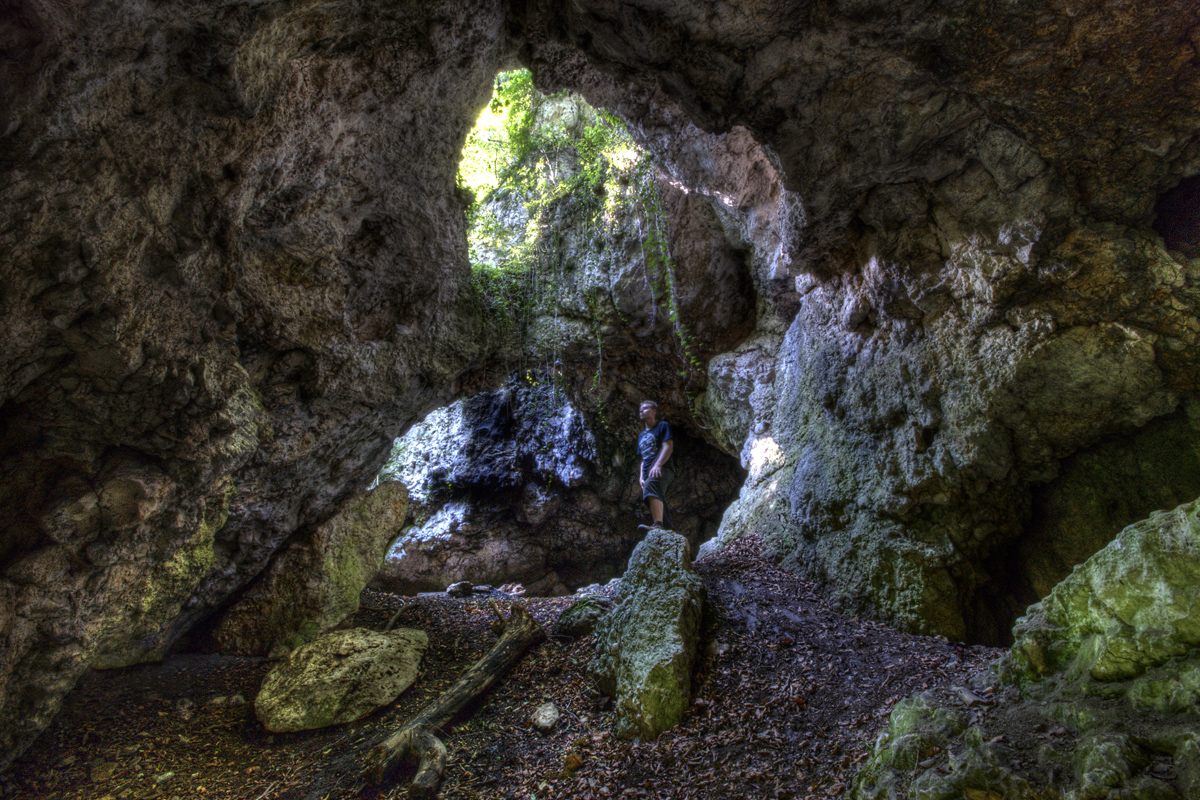 Höhlenruine im Donaudurchbruch