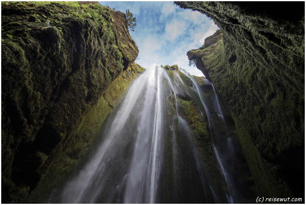 Hoehlenwasserfall Gljúfurárbui