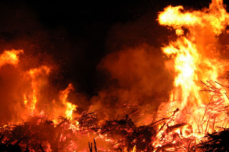 Höllenfeuer mit Feuerteufel