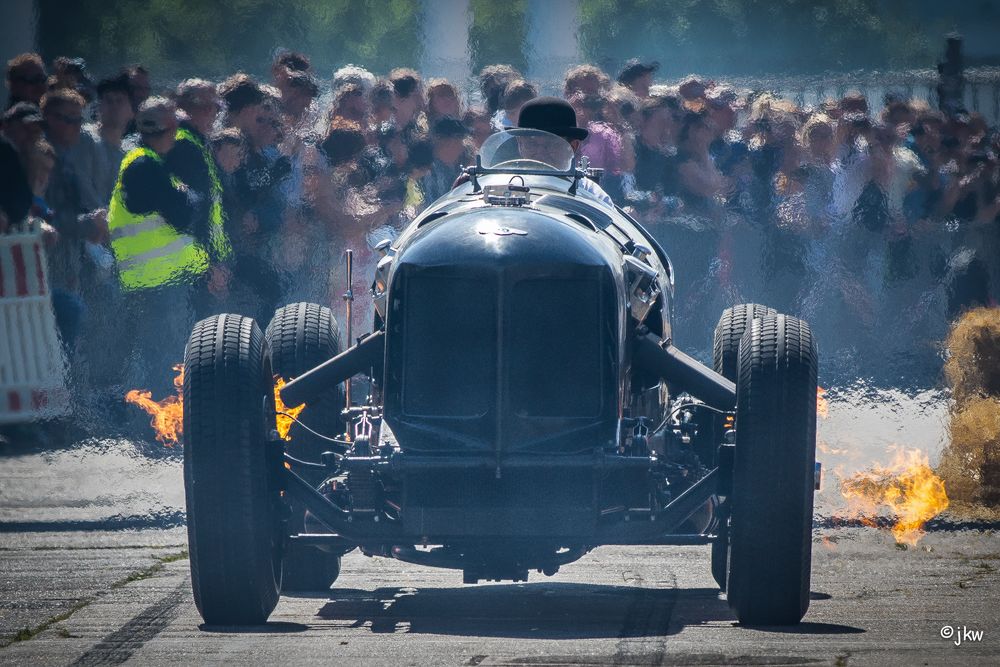 Höllenmaschine "Packard-Bentley"