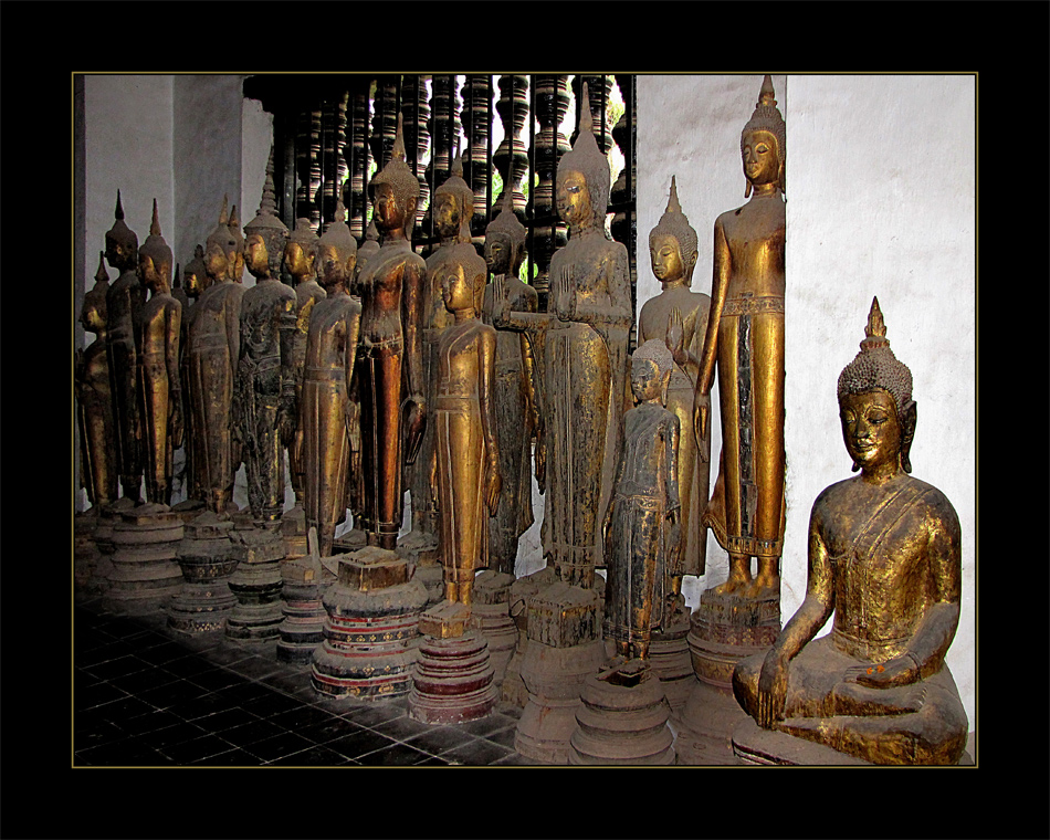 Hölzerne Buddhafiguren