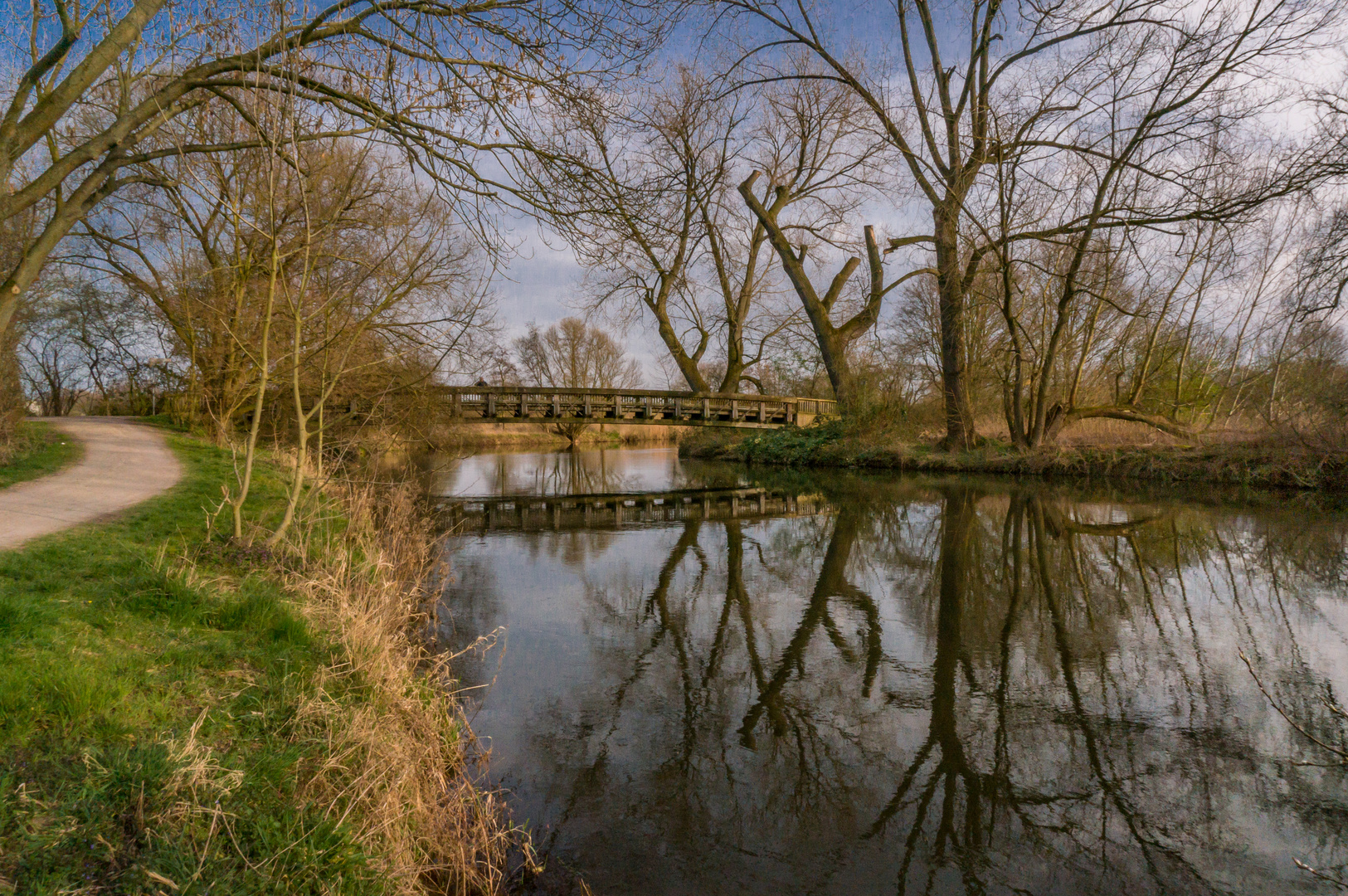 hölzerne Leine-Brücke in Hannover-Döhren