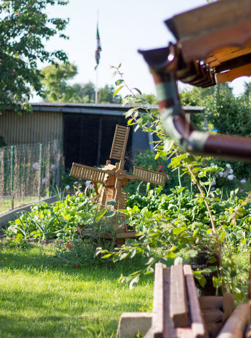 Holzerne Windmuhle Im Garten Foto Bild Stillleben Holzfiguren