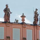 Höpfli-Figuren auf Rotunde Biebricher Schloss