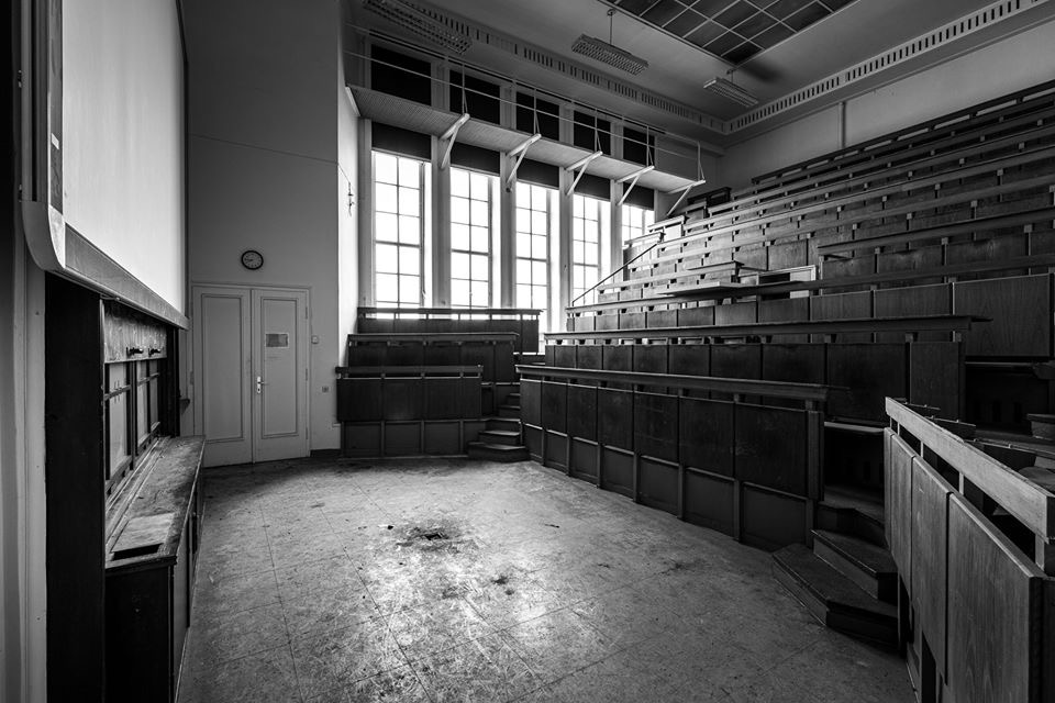 Hörsaal in einem verlassenen Kinderkrankenhaus in Leipzig