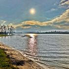 Höxter's Baggersee in der Nähe von Godelheim im außergewöhnlichem Licht