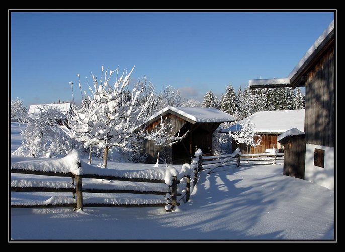 Hof im Tiefschnee | Farmyard in deep snow