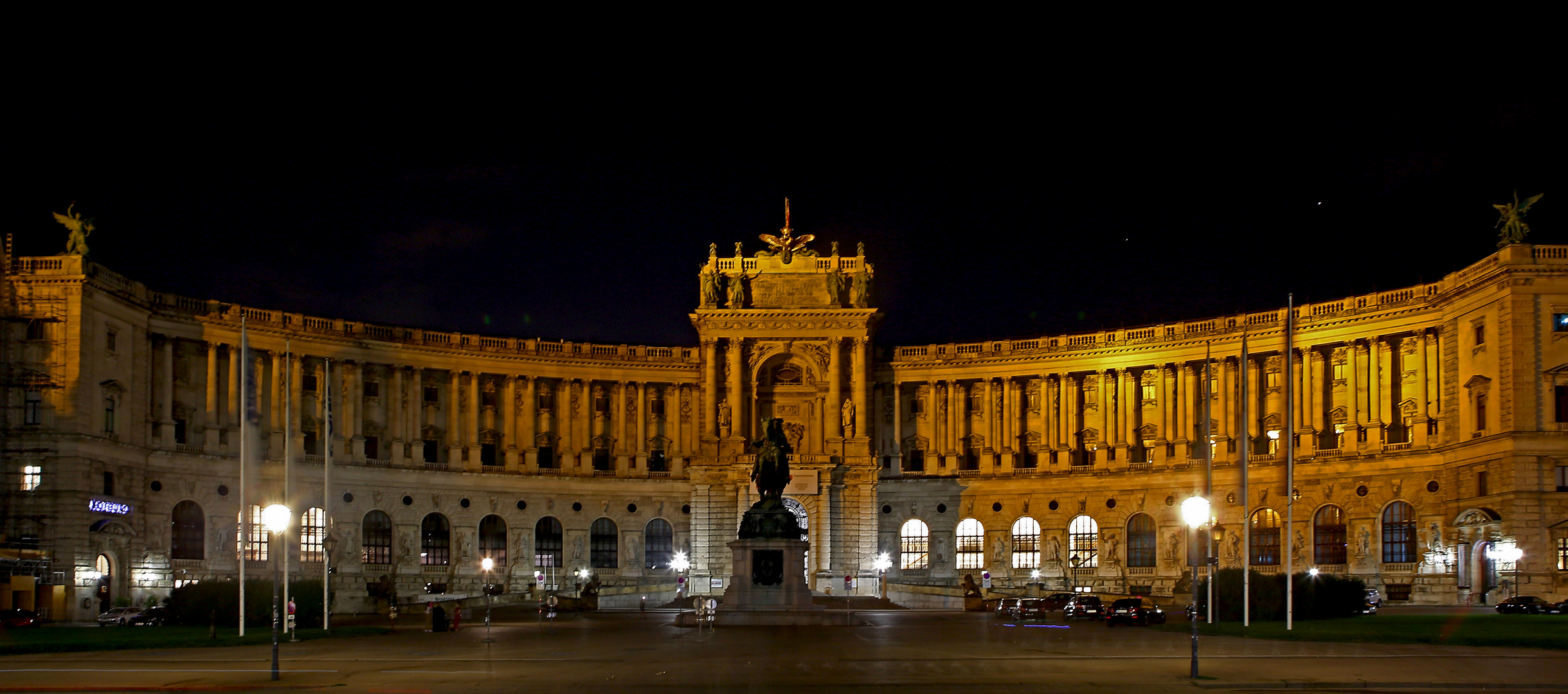 Hofburg bei Nacht