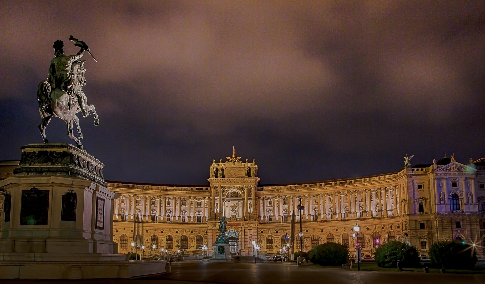 Hofburg bei Nacht