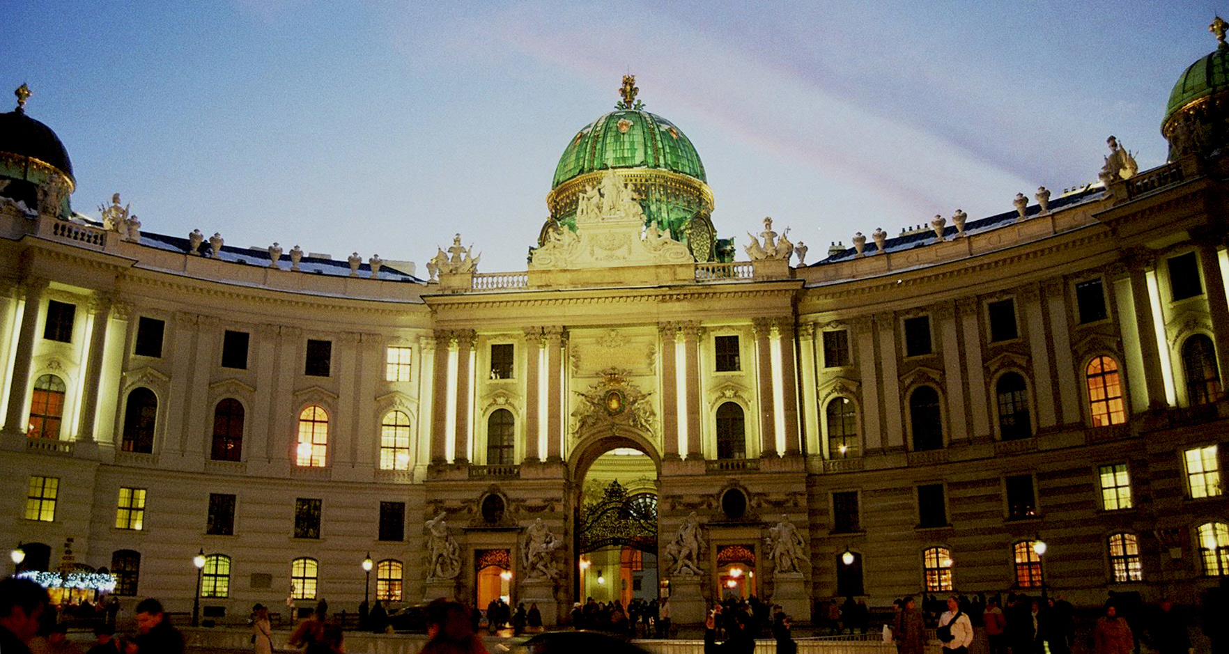 Hofburg im Licht