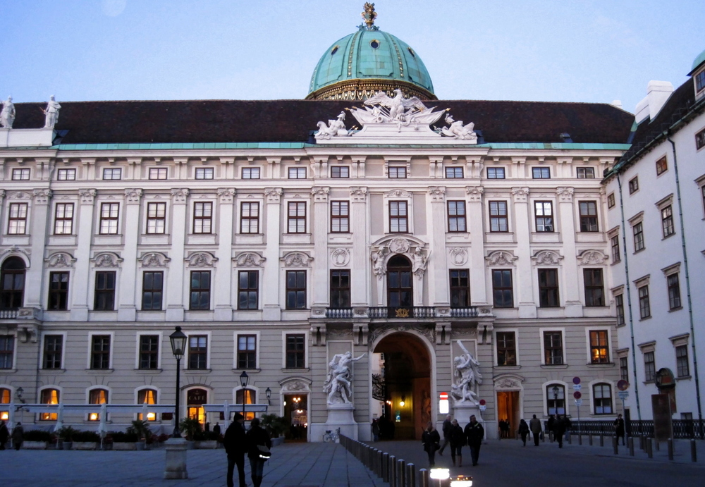 Hofburg zur blauen Stunde