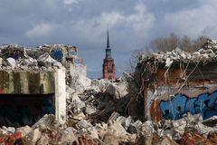 hoffentlich bleibt die kirche im dorf.