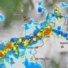 Hoffnungsfroh wegen des Regens in Sorge wegen der heftigsten Gewitter