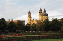 Hofgarten - Theatinerkirche in München