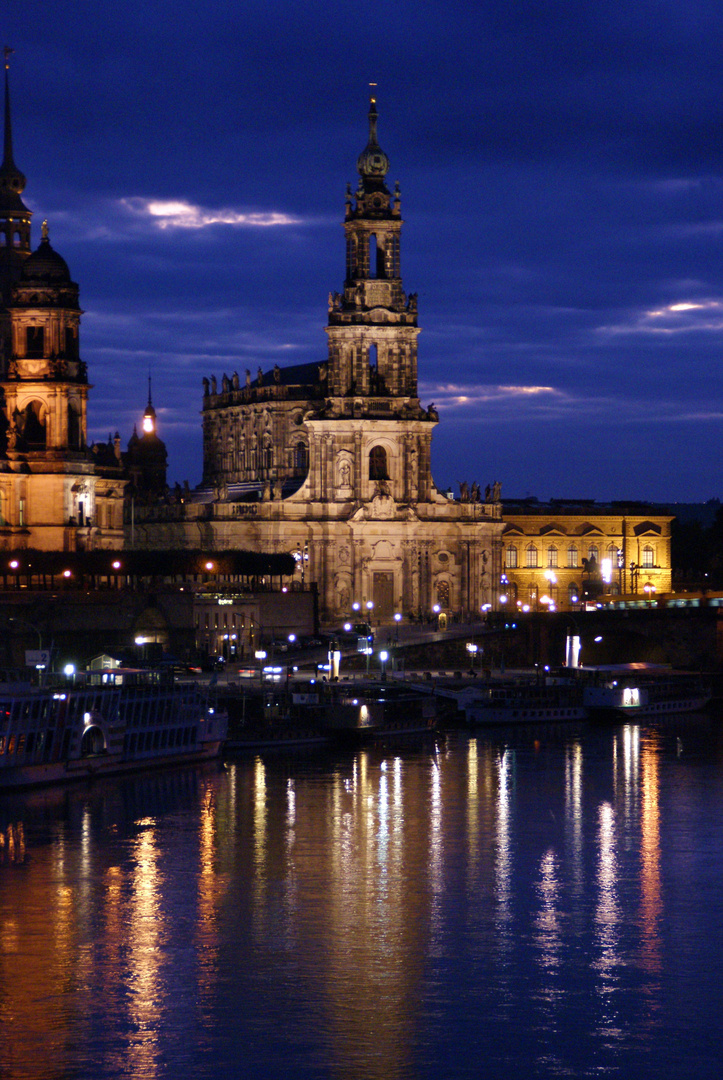 Hofkirche am Abend