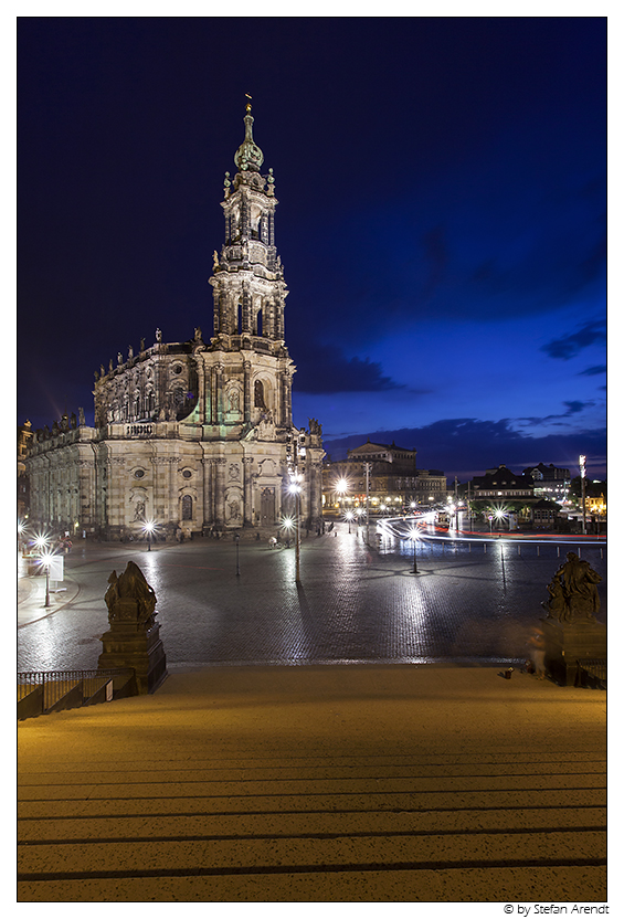 Hofkirche bei Nacht