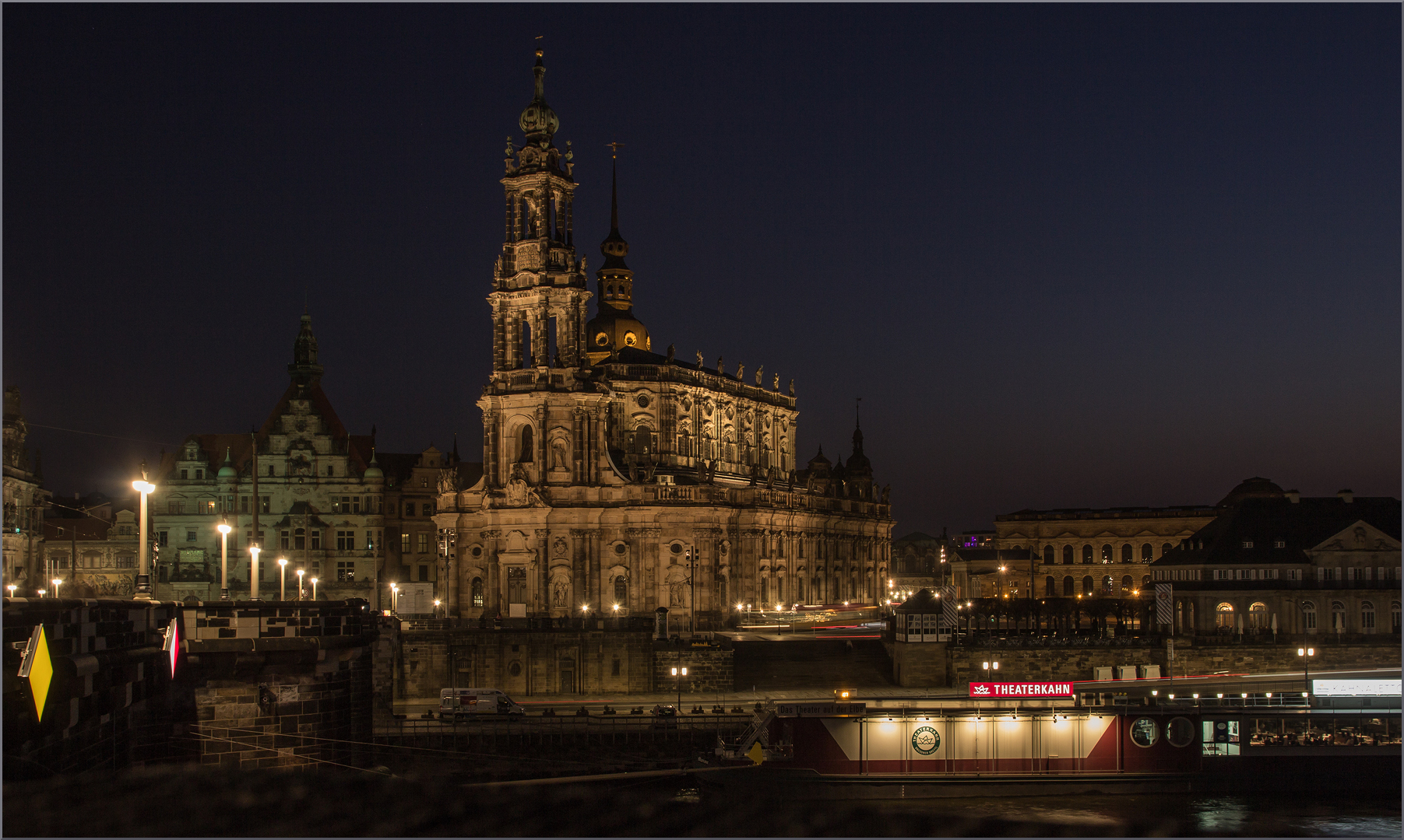 Hofkirche bei Nacht